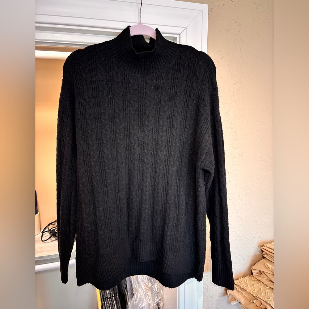 🛑SOLD🛑Black Cable Knit Sweater